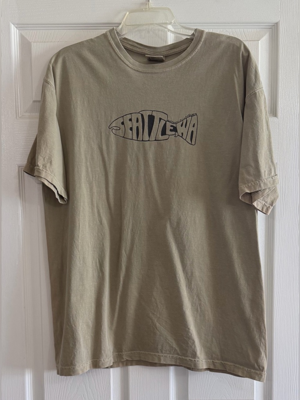 Seattle WA Graphic T-Shirt Mens Large Taupe Brown Made in USA Fish Shape